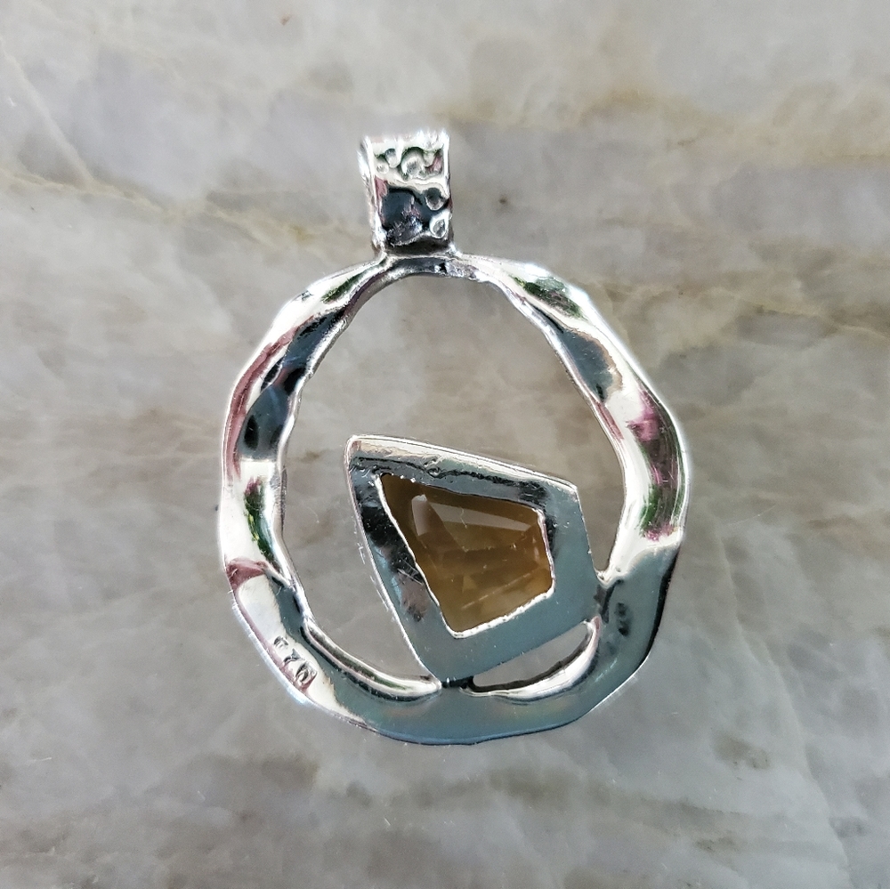 Yellow topaz necklace set in hammered silver - Picture 5 of 7
